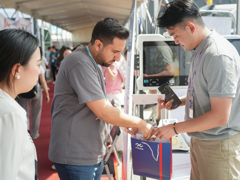 APK Showcases 5G Smart Healthcare Solutions at the 137th Canton Fair, Leading the New Trend in Intelligent Healthcare