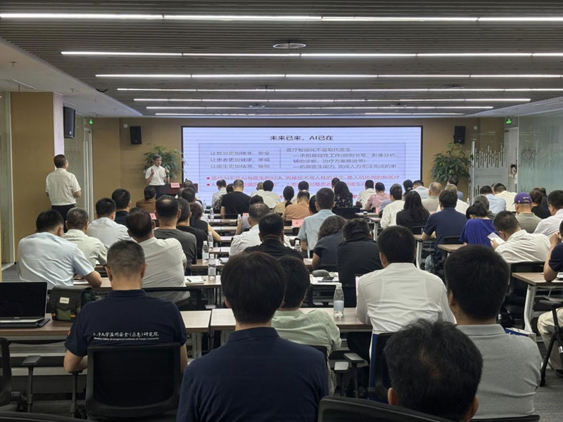 5g-empowers-medical-emergencysanling-group-apk-zhongpu-yingtong-presented-5g-smart-emergency-solutions-at-the-2025-emergency-medical-seminar2.jpg