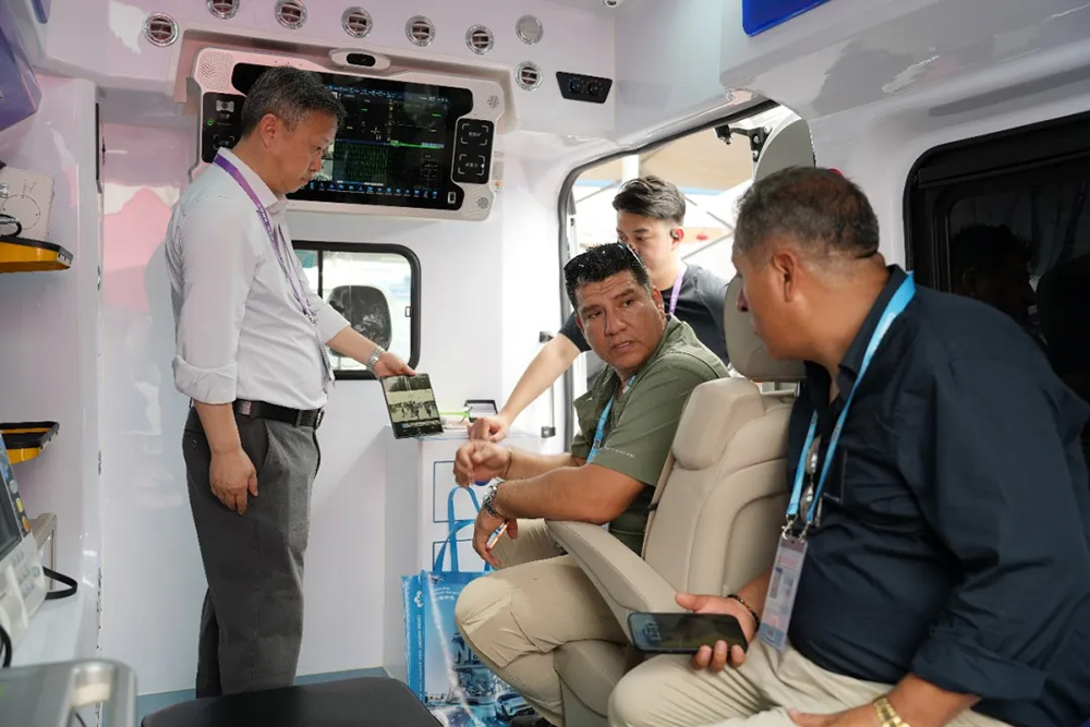 the-139th-canton-fair-concludes-successfully-5g-ambulances-make-a-stunning-debut-leading-the-way-in-the-new-global-emergency-rescue-arena-2026042104.jpg